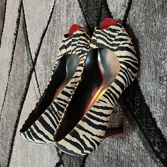 CANDIES CANVAS ZEBRA PRINT PEEP-TOE RED 4" HEEL PUMP STILETTO SHOE SIZE 8 - Picture 6 of 11